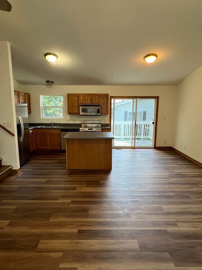 Building Photo - Charming Tri-level In Bristol - Lake George