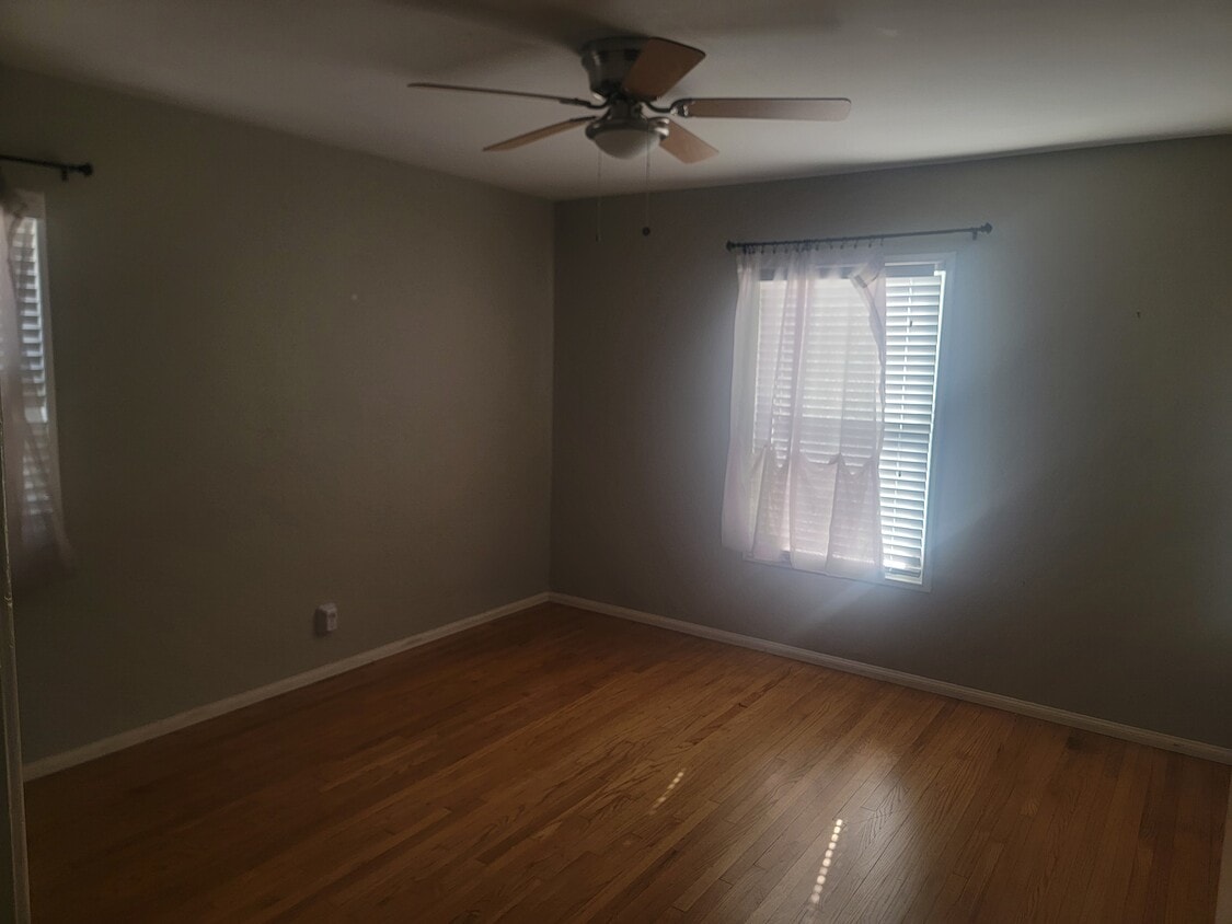 Bedroom avail - 3927 Wellington Rd