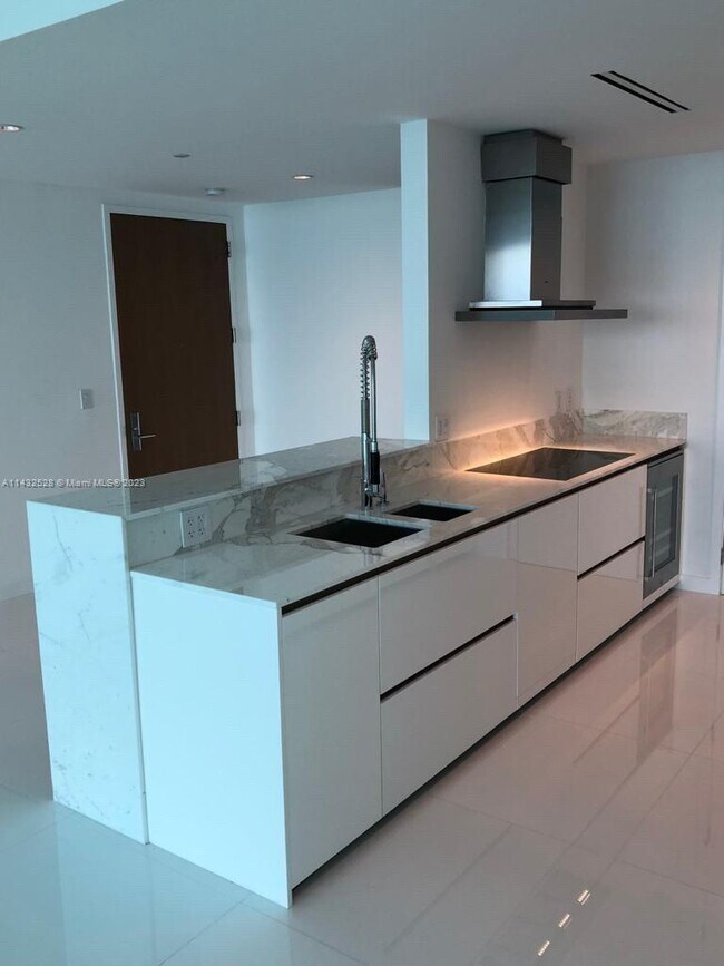 Foto del edificio - 10203 Collins Ave