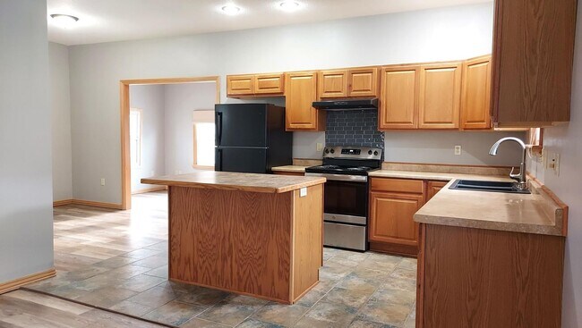 Foto del edificio - PRE-LEASE!! Beautiful 2 Bedroom/ 1 Bathroom House