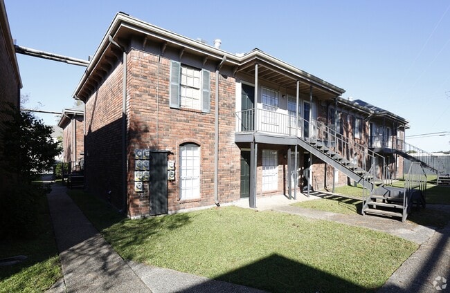 Building Photo - Oak Alley Apartments