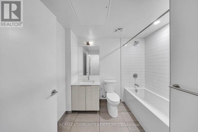 Building Photo - 357 King St W