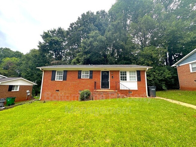 Photo - 1713 Longleaf Dr House