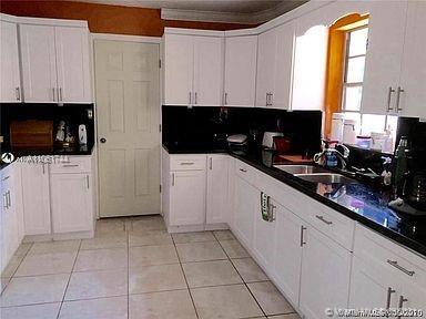 Foto del edificio - 321 NE 175th St