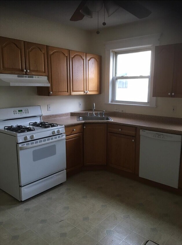 Primary Photo - 17 Belmont St
