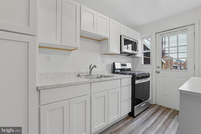 Foto del edificio - 7914 St Claire Ln