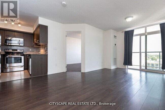 Photo du bâtiment - 812-812 Lansdowne Ave