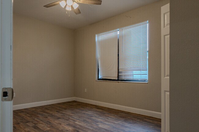 Foto del edificio - 129 W Church St