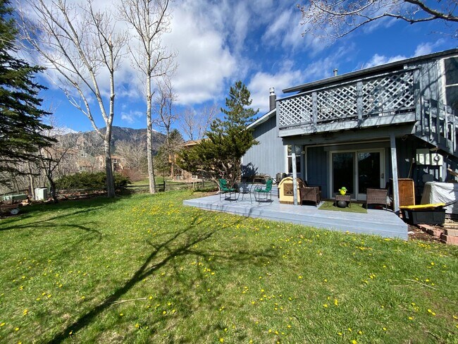 Building Photo - 3 Bed 2 Bath Home Backing to Open Space in...