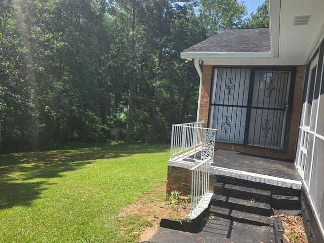 Building Photo - Beautiful Home Just Hit the Market