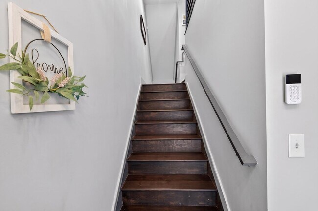 Building Photo - Ready to move into this beautifully maintained townhome with an attached garage in the heart of S...