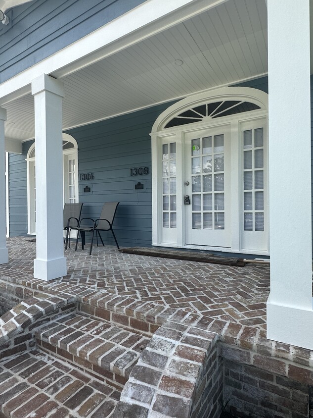 Primary Photo - 1306 Helios Ave