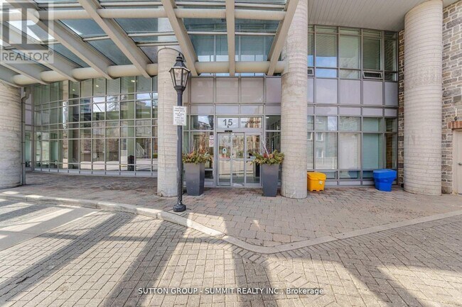 Photo du bâtiment - 15 Windermere Ave