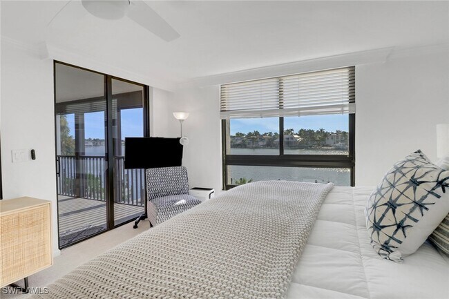 Foto del edificio - 2400 Gulf Shore Blvd N