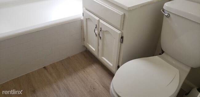 Foto del edificio - 2 br, 1 bath Apartment - 213 N Reno St