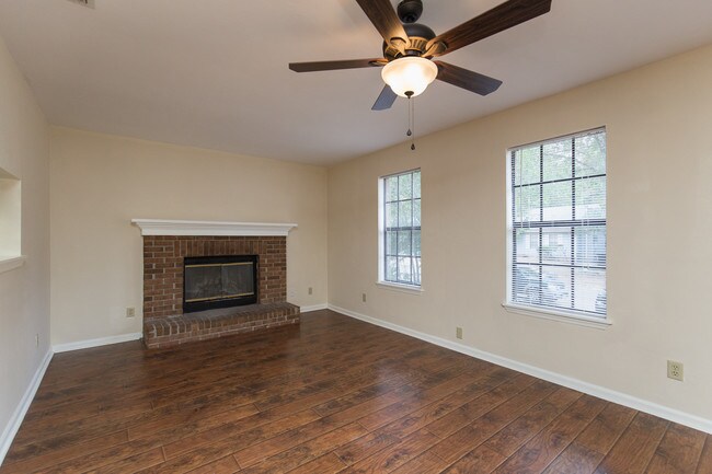 Foto del edificio - 1083 Rockbrook Ct