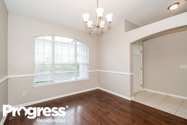 Building Photo - 9720 Cedar Ridge Dr W