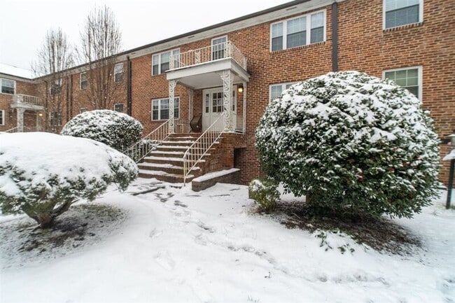 Building Photo - 4030 Forest Hill Ave