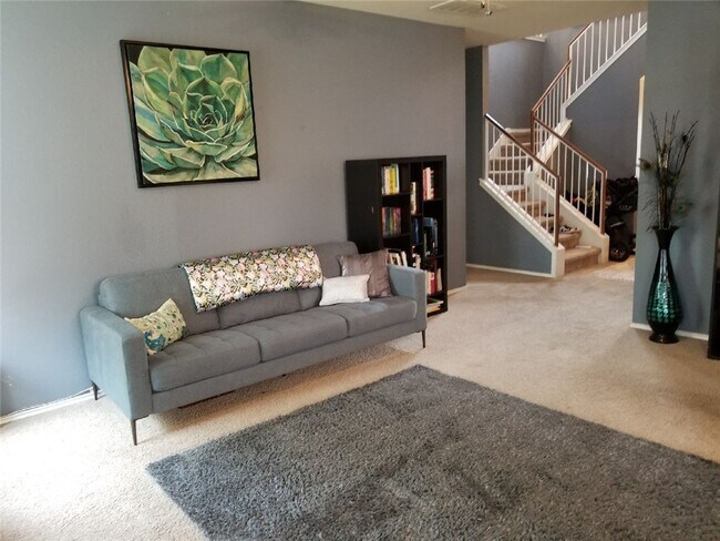 Foto del edificio - 2600 Haselwood Ln