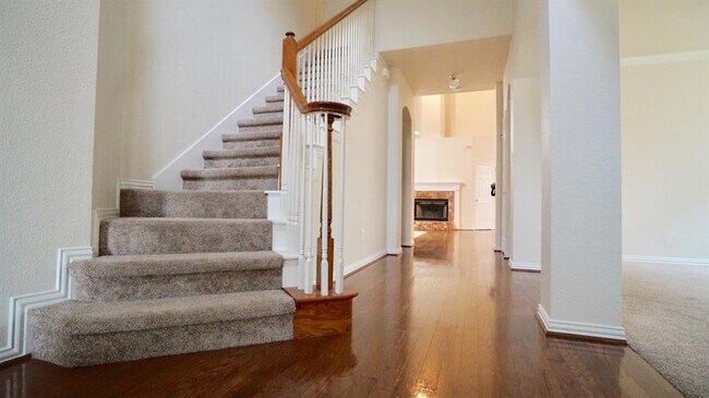 Building Photo - 329 Parkhurst Ln