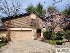 Building Photo - 254 Sayre Dr