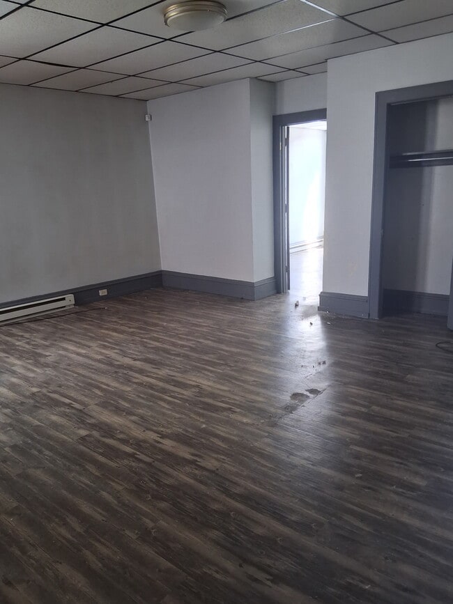 Building Photo - 305 Penn St