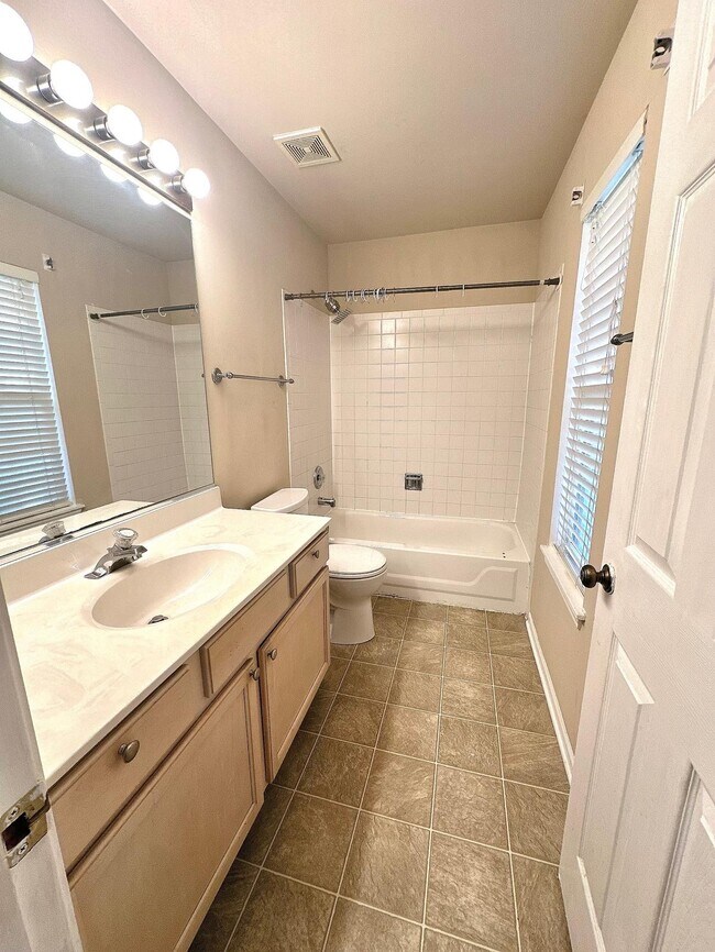 Foto del edificio - 1227 Orleans Dr