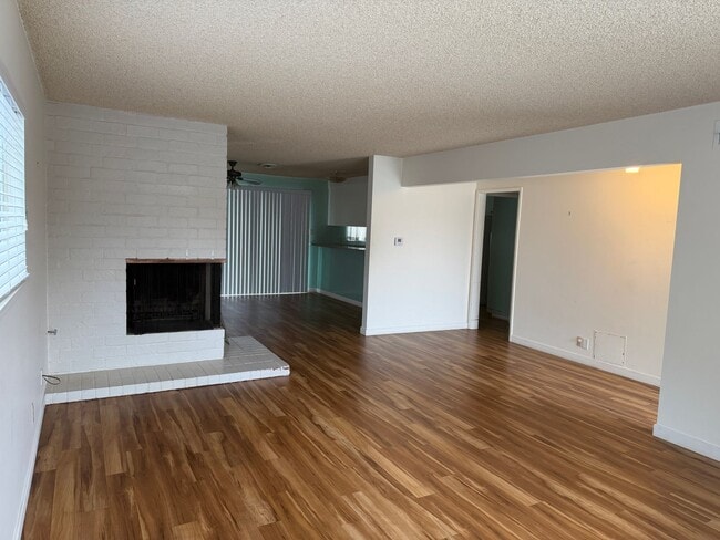 Building Photo - Mid century 4+2 bedroom house near Ventura College