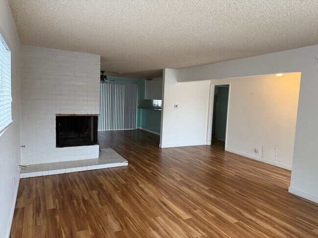 Foto del edificio - Mid century 4+2 bedroom house near Ventura College