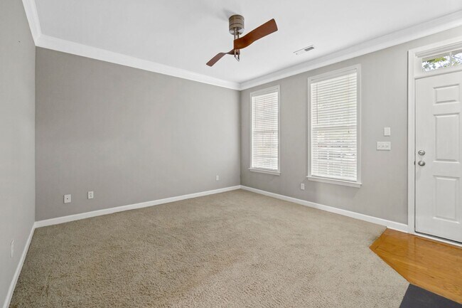 Foto del edificio - Charleston Style full brick townhome in th...