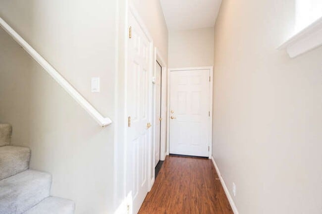 Building Photo - Charming 3bd/2.5 bath Condo