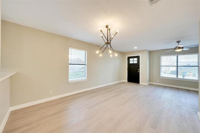 Foto del edificio - 6400 Auburn Dr