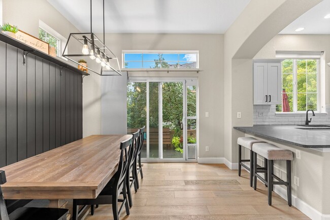 Building Photo - Spacious 5-Bedroom Home with Modern Upgrad...