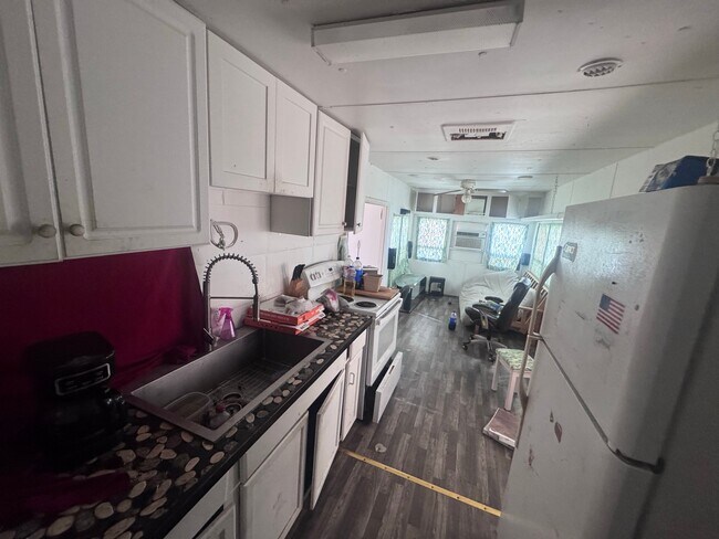 Foto del edificio - 4115 Aurora Rd