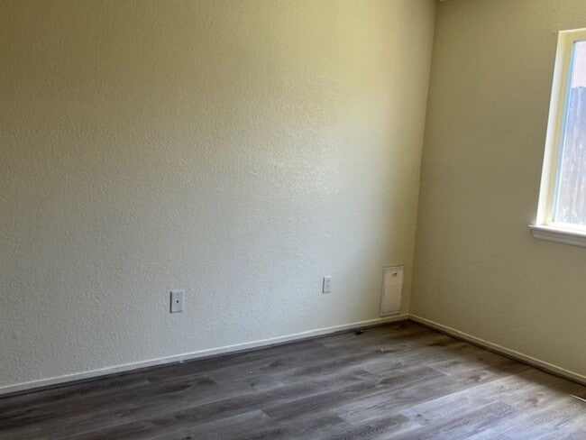 Foto del edificio - Charming 2 Bed 1 Bath Condo in Tehachapi!