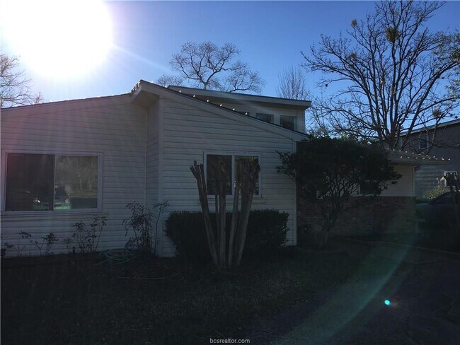 Building Photo - 1214 Munson Ave