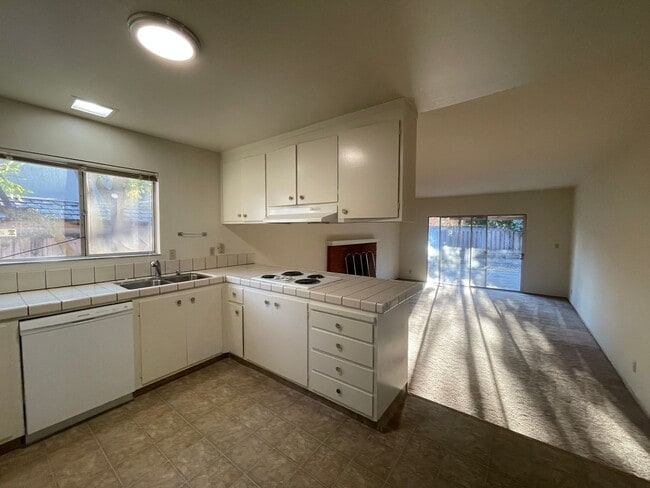 Building Photo - Spacious Home Available in Almaden Valley - 3bd/2ba! Coming Soon!