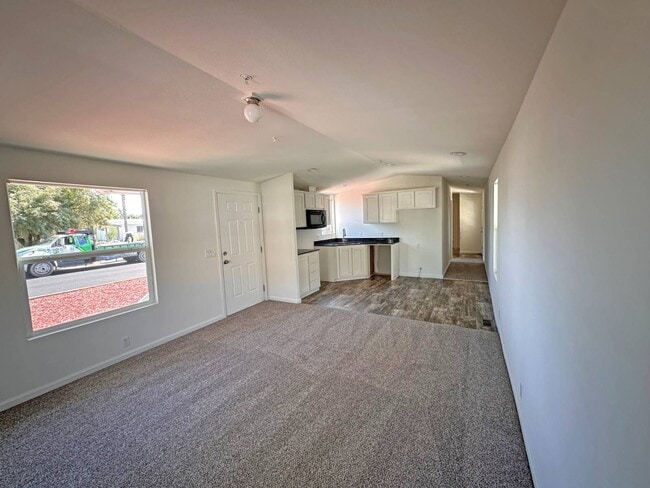 Building Photo - 21100 State St