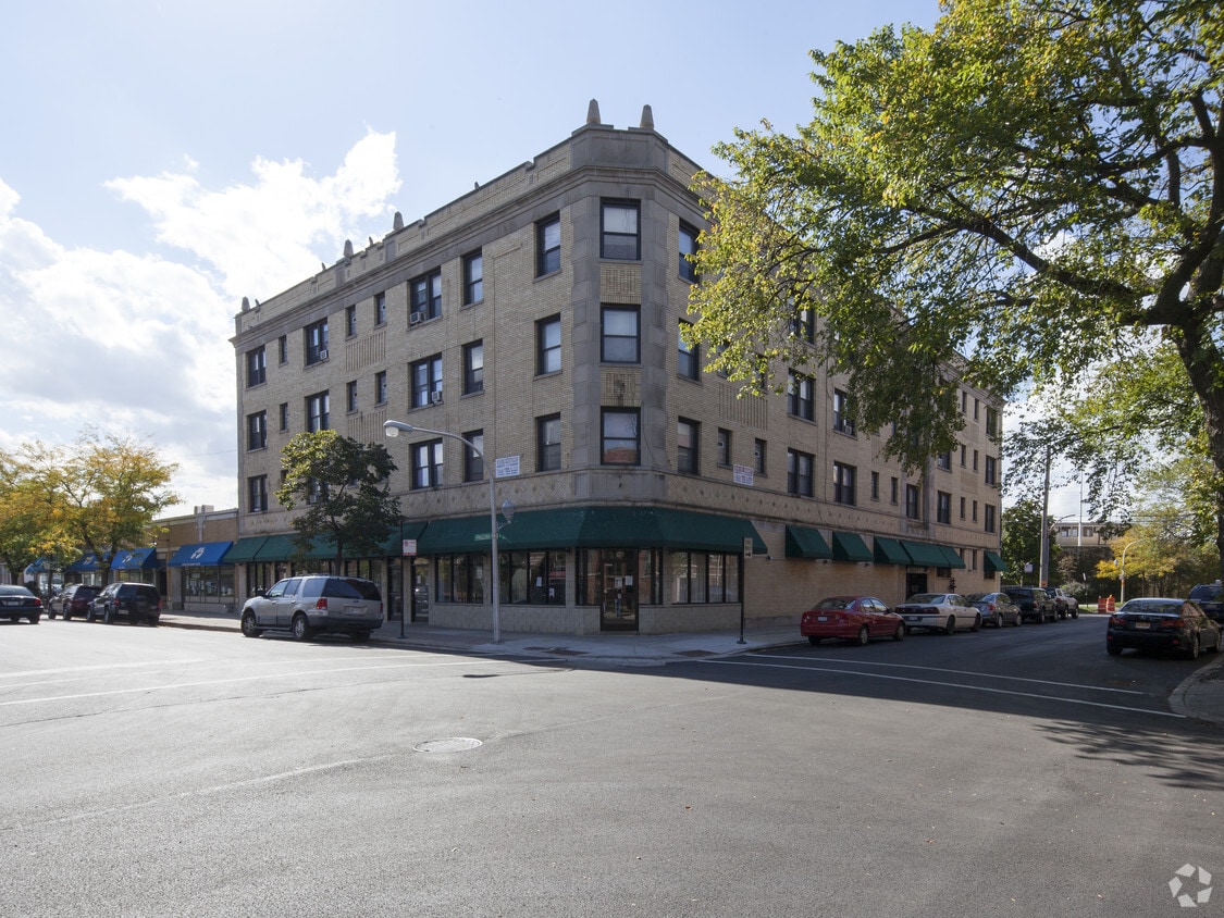 Building Photo - 7650 N Paulina St
