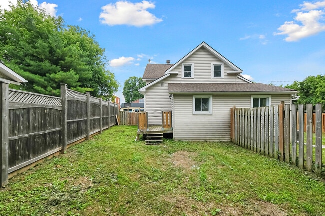 Building Photo - 84 McLachlin St S