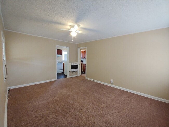 Building Photo - 1821 Samford Ave