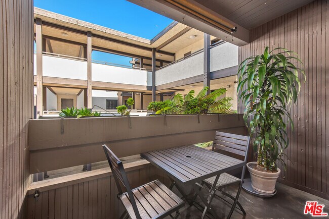 Foto del edificio - 7742 Redlands St