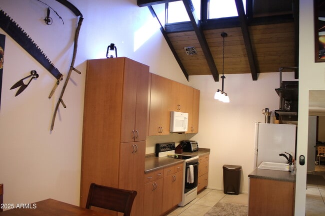 Building Photo - 4722 N 10th Pl