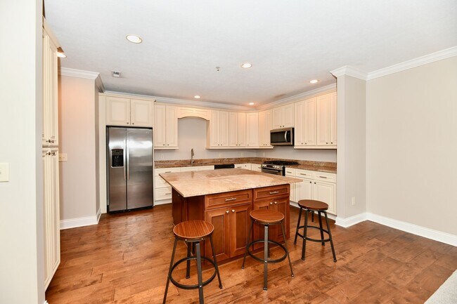 Interior Photo - Pinnacle on Meridian