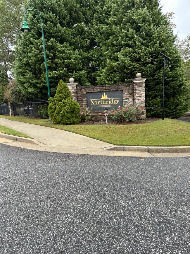 Building Photo - 6427 Oakleaf Way
