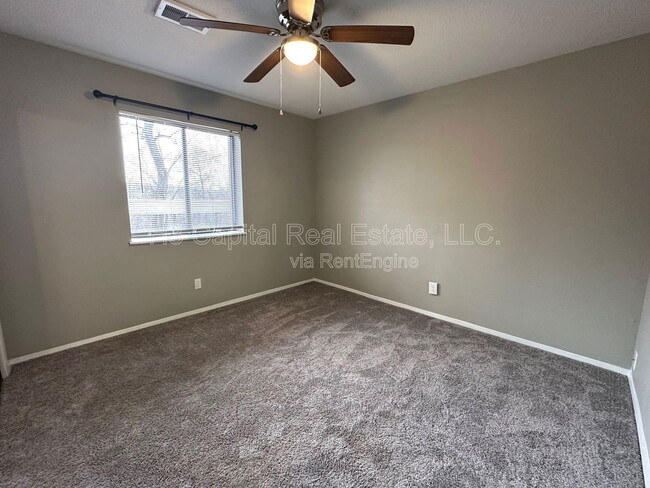 Foto del edificio - 403 Woodhenge Dr