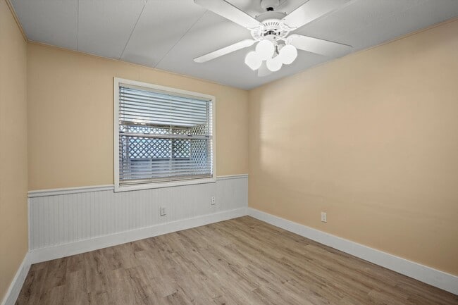 Building Photo - 145 Gassett Rd
