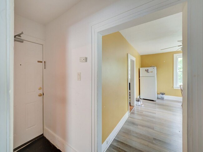 Foto del edificio - 8 Trenton Ave