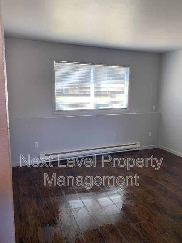 Building Photo - 178 Rosewood Dr