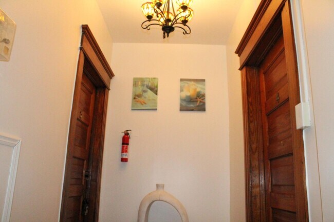 Foto del edificio - 3803 Military St